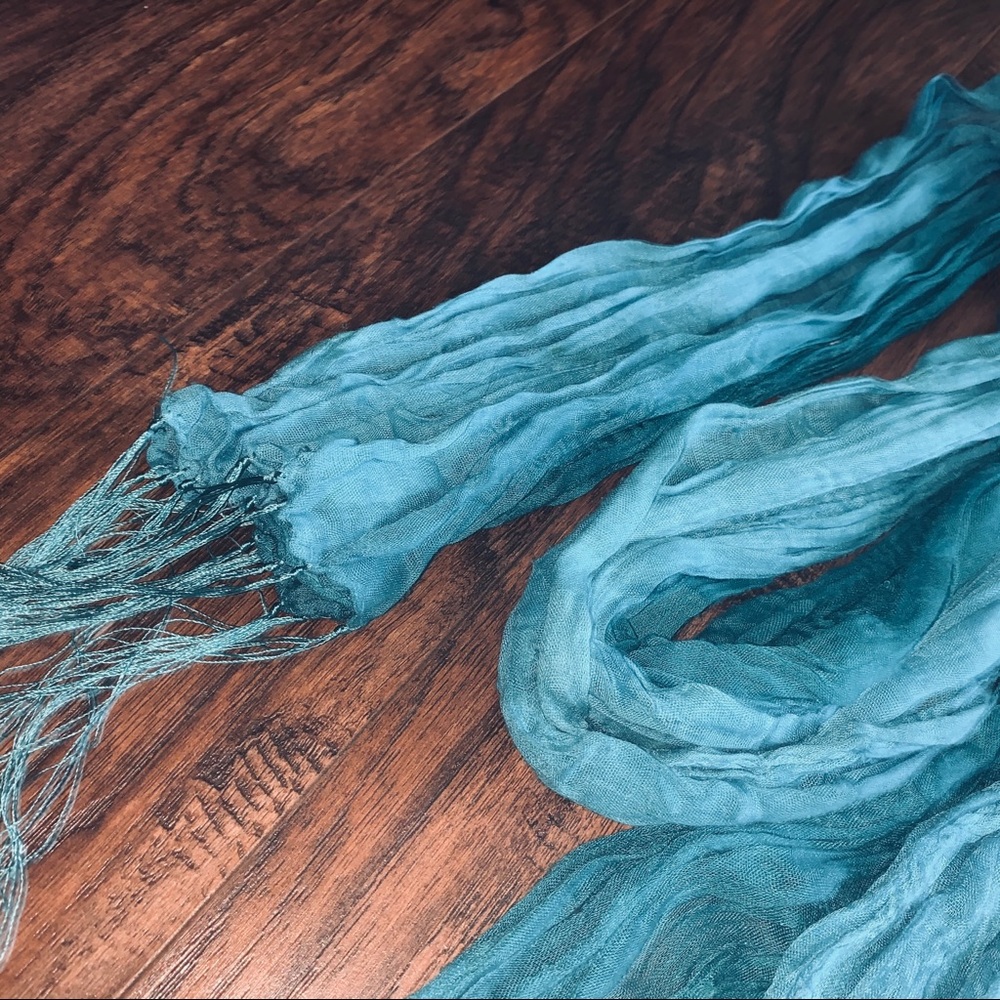 Blue scarf - Picture 5 of 8